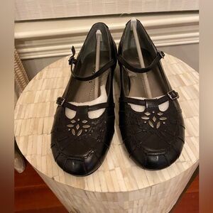 Women’s Apostrophe ballet flats. NWT. Size 8. Black